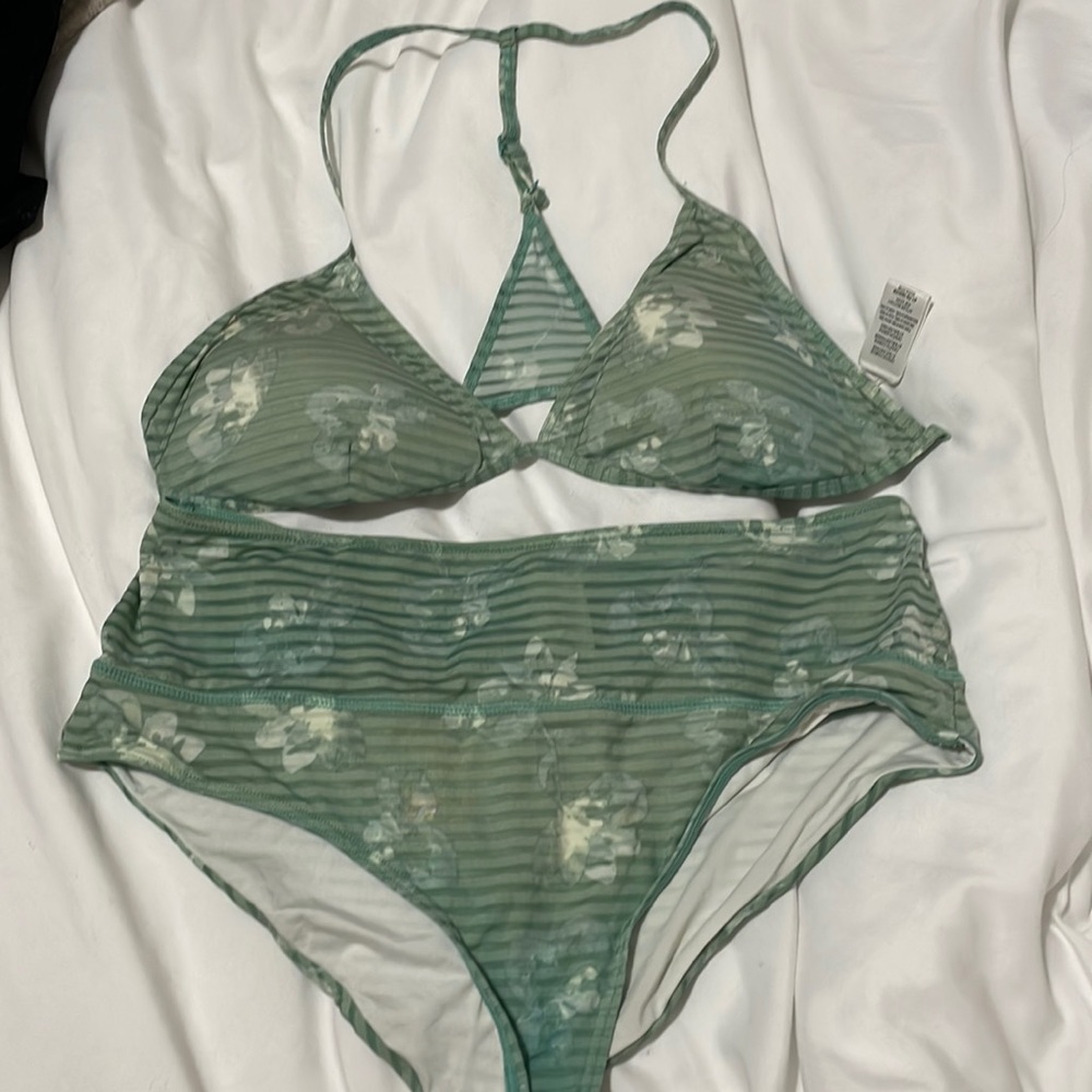 Rvca Matching Triangle Bikini Set. Large. - image 1